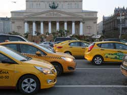 Taxis by the Bolshoi Theatre